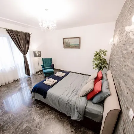 Luxury Down Town * Boekarest